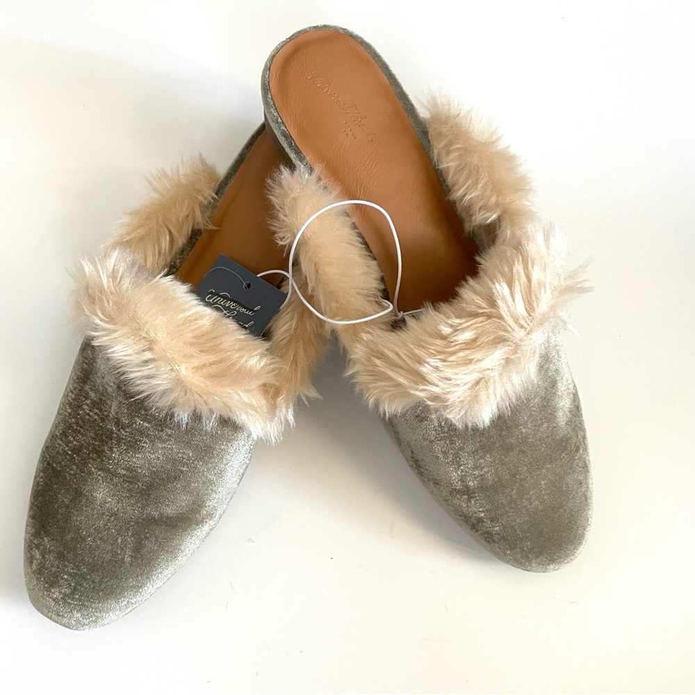 Velvet house slippers